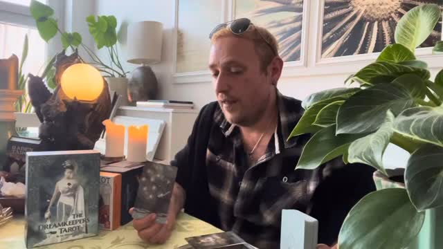 Teil 2: Gesamte Legung: https://youtu.be/NfTS5BA0MYA?si=Ky4bO_2Z7squv7Cr
Abgrenzung/Isolation… Herzheilung! Wer bist DU? Wichtige Legung… Rat des Schicksals auf YouTube 🪞🪞#tarot #orakel #spiritualität #mystik #intuition #transformation #liebe #dualseele ❤️🫂